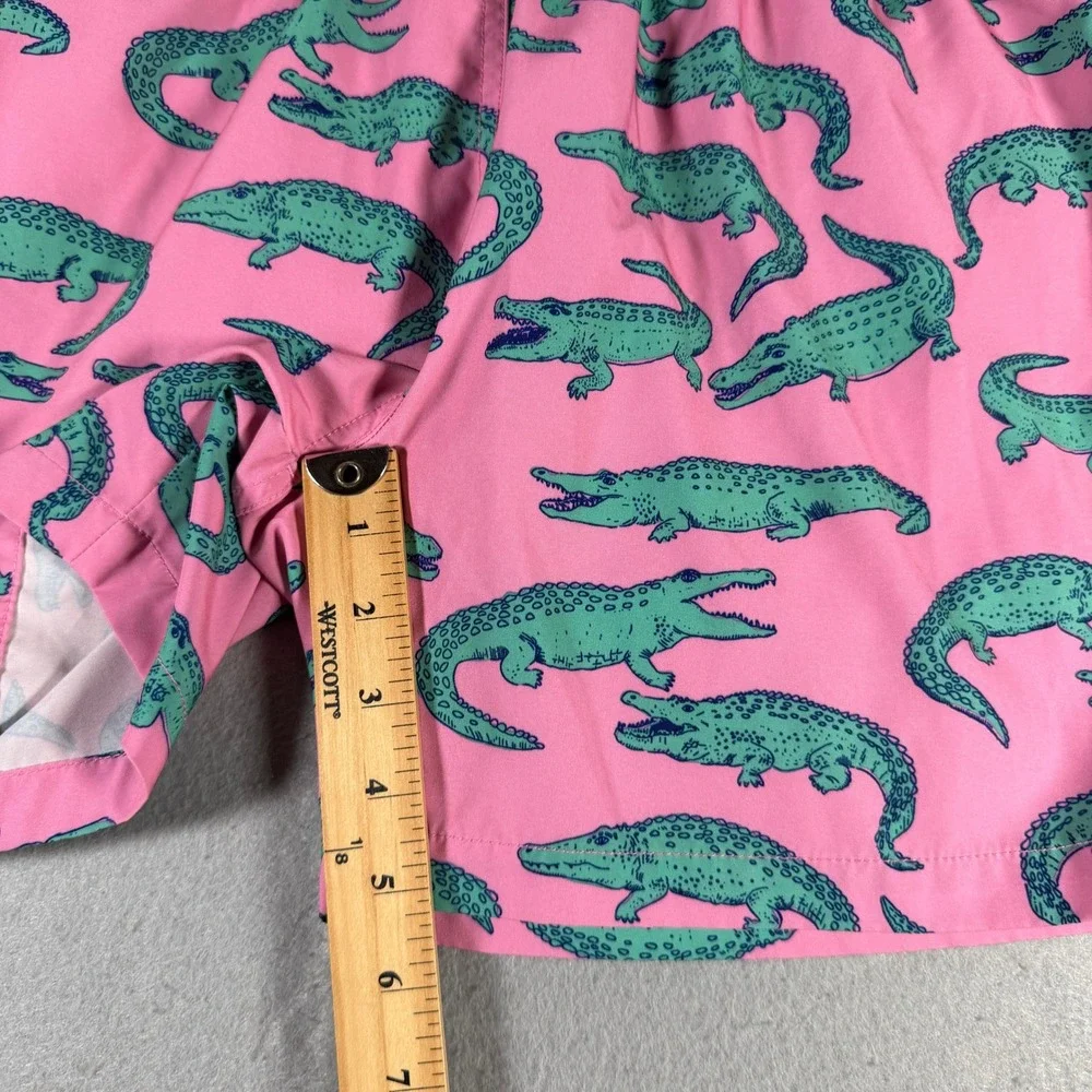 Chubbies Mens Pink Alligator Print Swim Trunks 5.5 Inseam Small ES24SW0013H